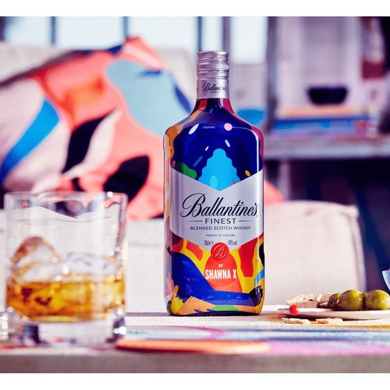 Aproveite-Whisky-Ballantine-s-Finest-750ml-by-Shawna-X-no-site-oficial-de-Ballantine-s-no-Brasil